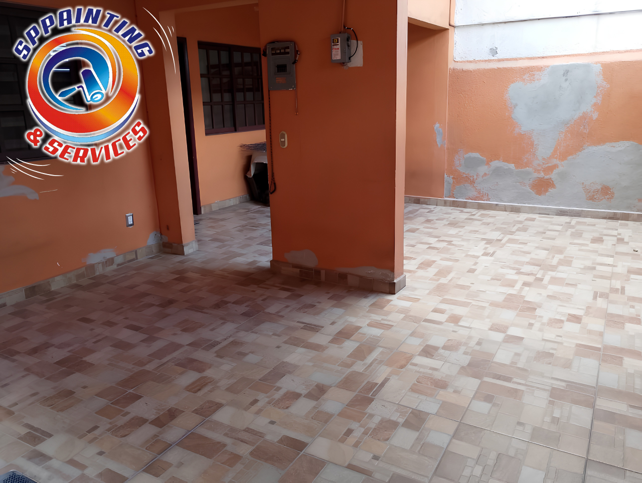 Pintor profesional realizando acabados